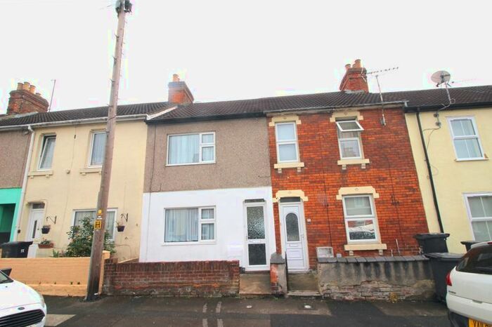 4 Bedroom Terraced House To Rent In Redcliffe Street, Swindon, SN2