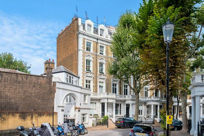 2 Bedroom Flat To Rent In Linden Gardens, Notting Hill, London, W2