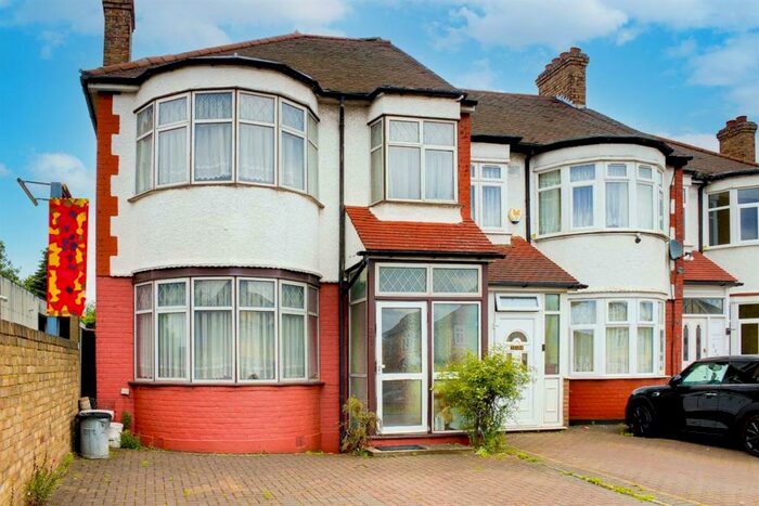 3 Bedroom End Of Terrace House To Rent In North Circular Road, London, N13