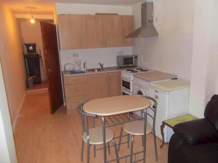 1 Bedroom Flat To Rent In Woodville Road, Cathays, Cardiff, CF24