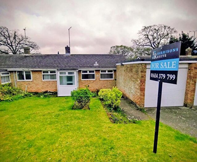 2 Bedroom Semi Detached Bungalow For Sale In Hutsford Close, Gillingham, ME8