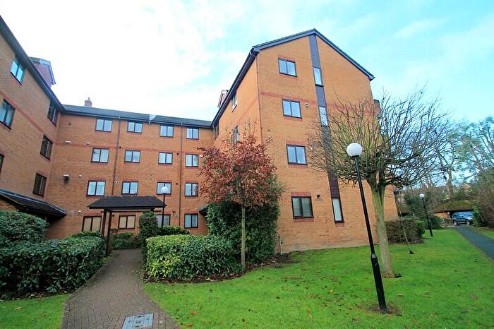 2 Bedroom Flat To Rent In Bedroom First Floor Flat In South Croydon, CR0