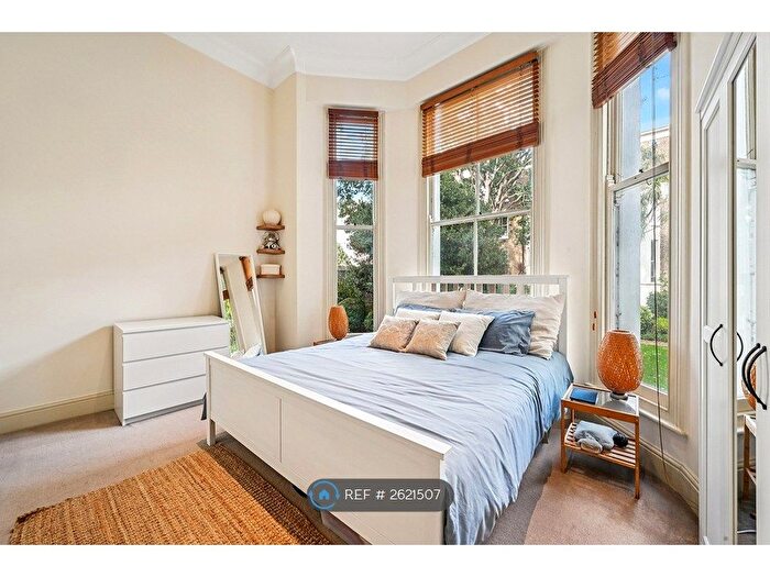 2 Bedroom Flat To Rent In Russell Road, London, W14