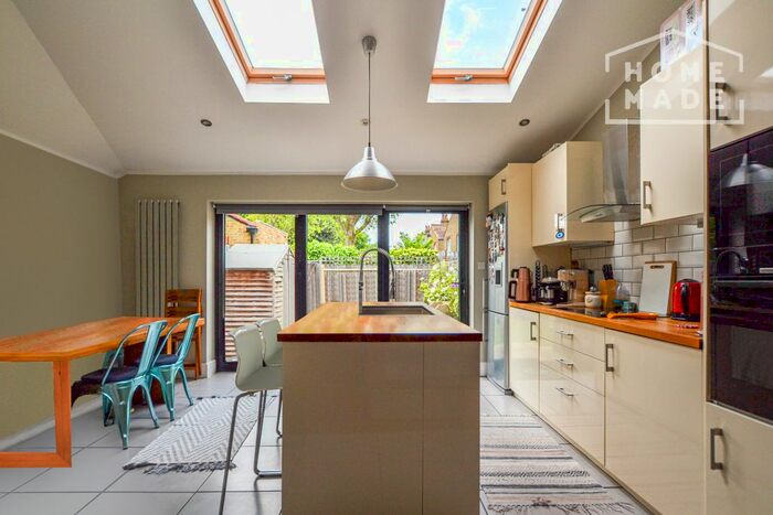 2 Bedroom Flat To Rent In Kingston Road, London, SW20