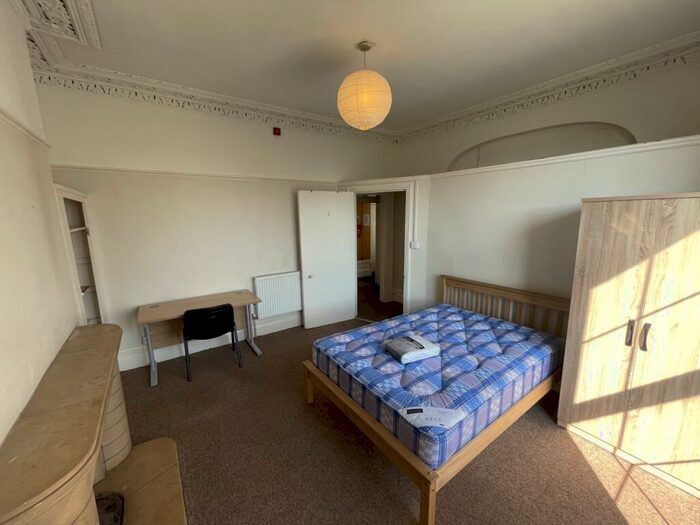 1 Bedroom Flat To Rent In Victoria Walk, Cotham, Bristol, BS6