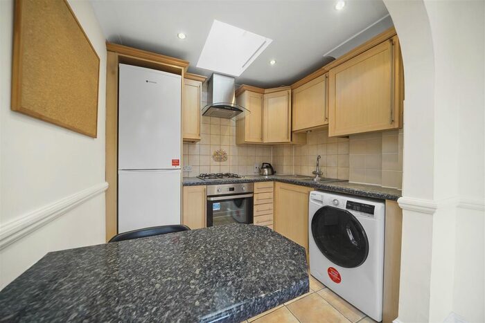 2 Bedroom Flat For Sale In Finchley Road, London, NW3