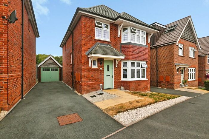 3 Bedroom Detached House For Sale In Barlaston Way, Amington, Tamworth, B77