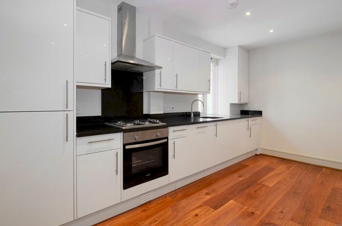 2 Bedroom Flat To Rent In Thames Side, Kingston Upon Thames KT1