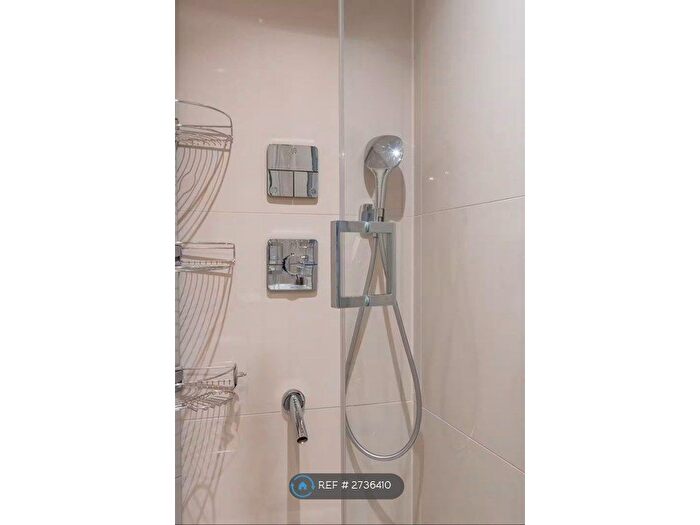 Studio To Rent In Blackshaw Road, London, SW17