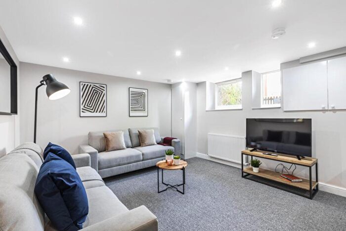 5 Bedroom House To Rent In Winfield Place, Leeds, LS2