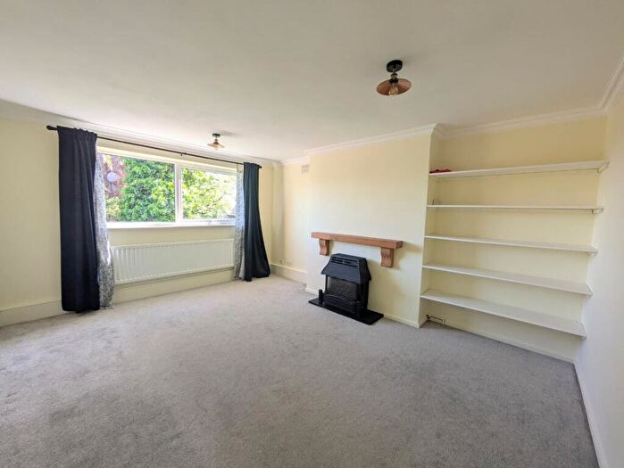 2 Bedroom Apartment To Rent In Middleton Hall Road, Birmingham, B30