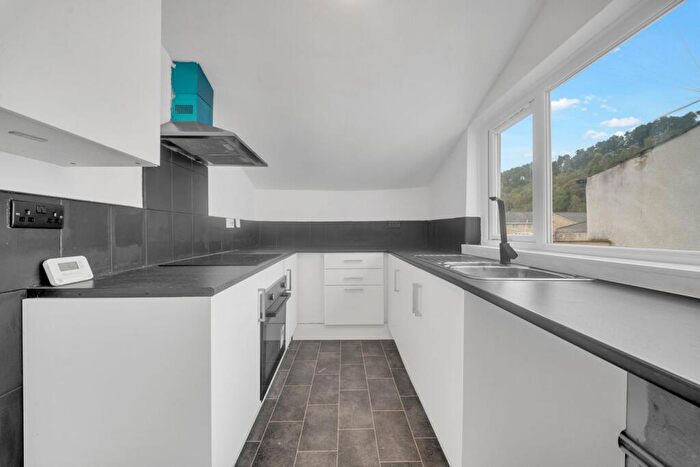 4 Bedroom Property To Rent In Elizabeth Street, Rossendale, BB4