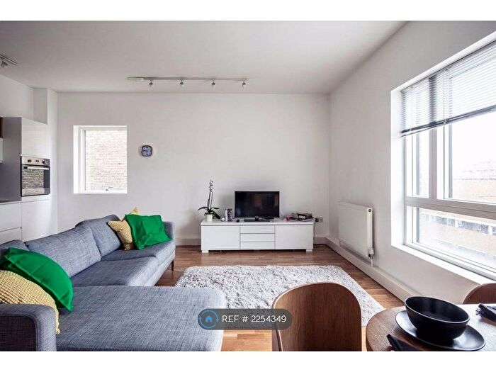 1 Bedroom Flat To Rent In Old Kent Road, London, SE1