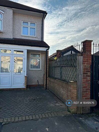 2 Bedroom End Of Terrace House To Rent In Cotswolds Gardens, Ilford, IG2