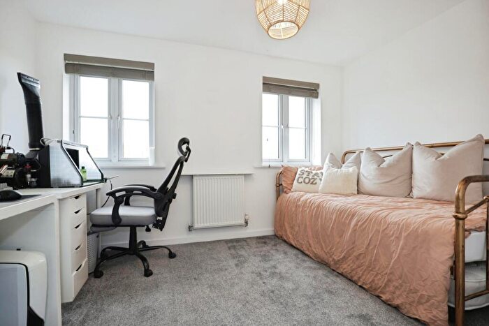 3 Bedroom Semi-Detached House For Sale In Lanchbury Avenue, Coventry, West Midlands, CV6