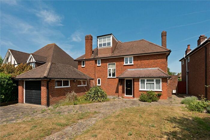 3 Bedroom Detached House For Sale In Cranleigh Road, Esher, Surrey, KT10