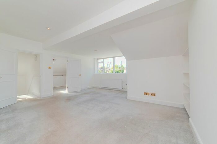 3 Bedroom Maisonette To Rent In Belsize Avenue, London, NW3