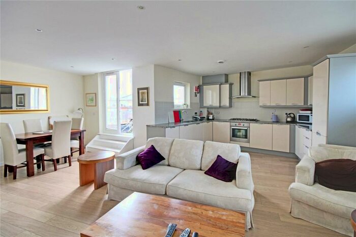 3 Bedroom Apartment To Rent In Chertsey, Surrey, KT16