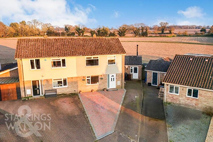 4 Bedroom Semi-Detached House For Sale In Meadow Close, Thurlton, Norwich, NR14