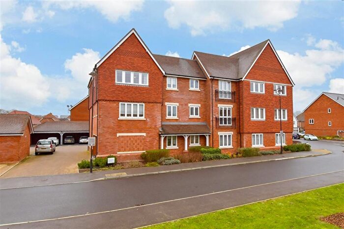 2 Bedroom Flat For Sale In Tilney Drive, Horsham, West Sussex, RH12