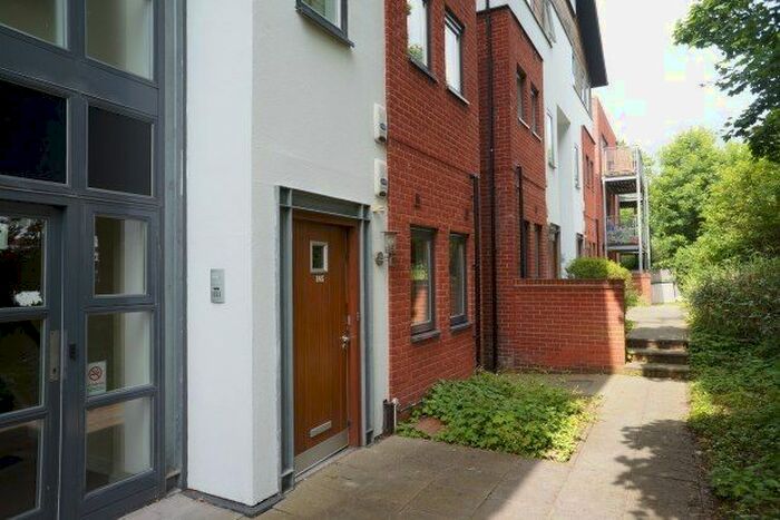 1 Bedroom Flat To Rent In Cavendish Road, Manchester, M20