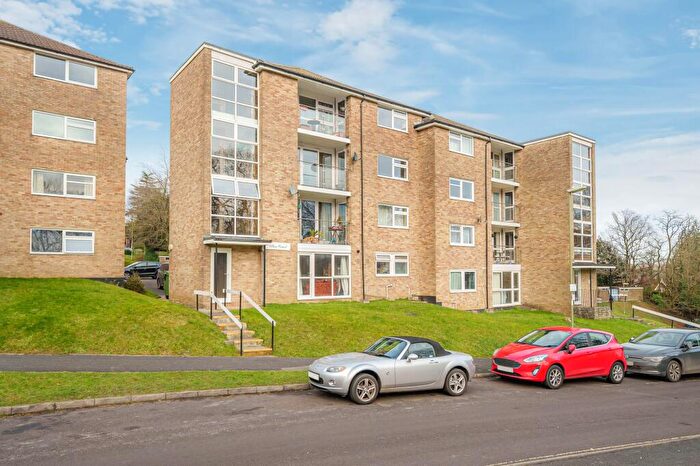 2 Bedroom Apartment To Rent In Northlands Drive, Alton Court Northlands Drive, SO23