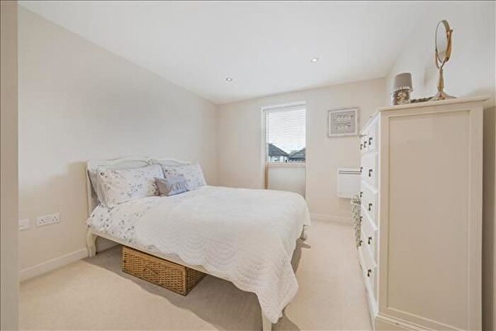 1 Bedroom Flat For Sale In Bassett House, Wimbledon, SW19
