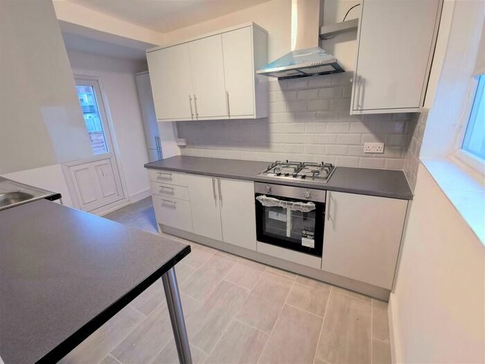 2 Bedroom Flat To Rent In Everton Drive, Stanmore, HA7