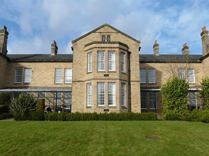 3 Bedroom Town House To Rent In Aysgarth Court, Clifford Drive, Menston, LS29