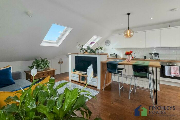 2 Bedroom Apartment To Rent In High Road, East Finchley, N2