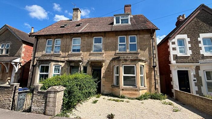 4 Bedroom Semi-Detached House To Rent In Bristol Road, Chippenham, SN15