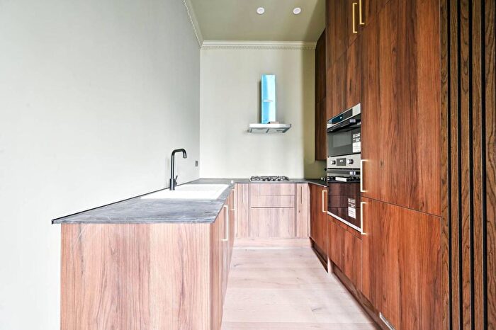 1 Bedroom Flat To Rent In Redcliffe Gardens, Chelsea, London, SW10