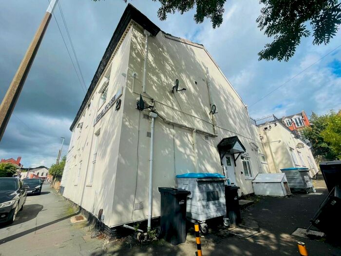 1 Bedroom Flat To Rent In Church Street, Gornal Wood, Dudley, DY3