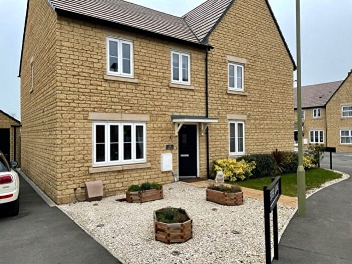 3 Bedroom Semi-Detached House To Rent In Jasper Lane, Carterton, Oxon, OX18