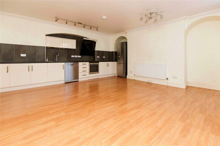 3 Bedroom Maisonette To Rent In Caledonia Place, Clifton Village, Bristol, BS8