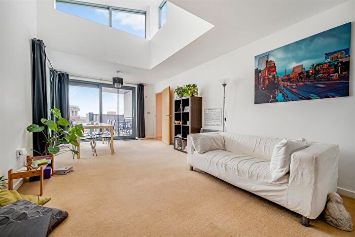 2 Bedroom Apartment For Sale In Providence Place, Maidenhead, SL6