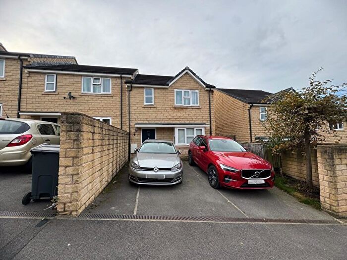 3 Bedroom End Of Terrace House To Rent In Bulay Road, Huddersfield, HD1