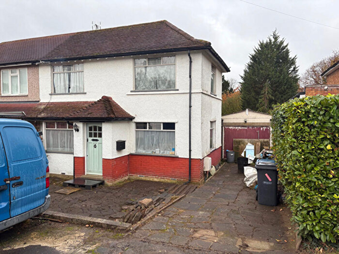 3 Bedroom Semi Detached House For Sale In Brookshill Avenue, Harrow, HA3