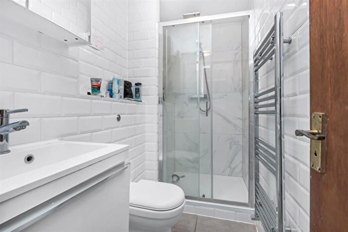 5 Bedroom Apartment To Rent In Thornton House, SE17