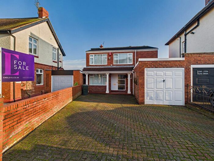 4 Bedroom Detached House For Sale In St. Georges Crescent, Monkseaton, NE25