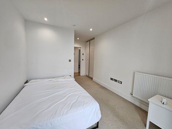 3 Bedroom Flat To Rent In Sky View Tower, High Street, London, E15