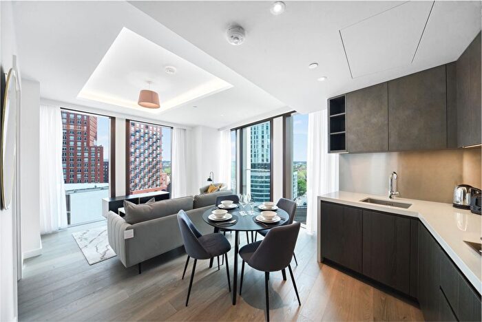 3 Bedroom Flat To Rent In Carnation Way, London, SW8