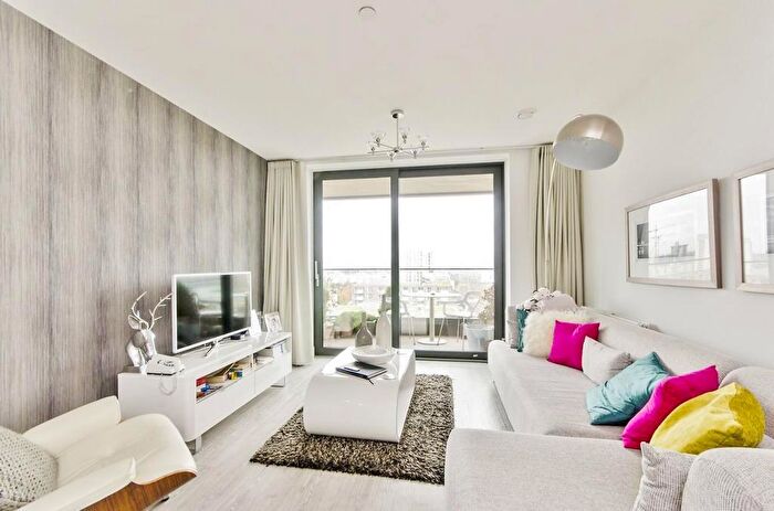 2 Bedroom Flat To Rent In Connaught Heights, Agnes Walk, Royal Docks, London, E16