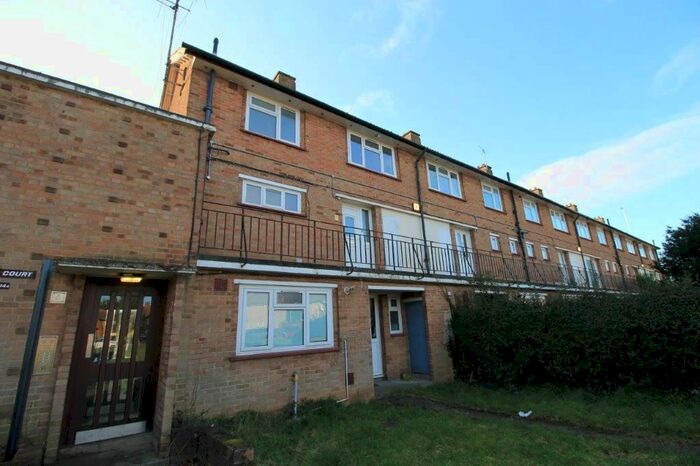 2 Bedroom Maisonette To Rent In Blaydon Court, Northolt, UB5