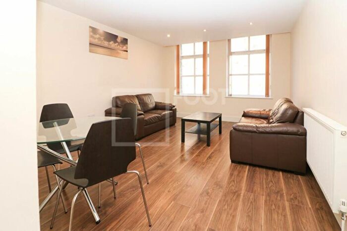 2 Bedroom Apartment To Rent In Vincent Steeet, Bradford, BD1