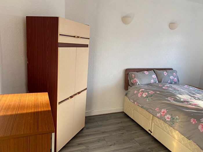 2 Bedroom Flat To Rent In Hollybank Road, Birmingham, B13