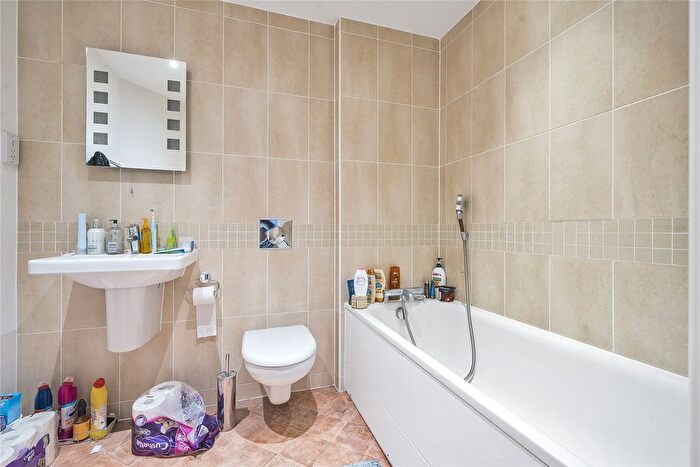 2 Bedroom Flat For Sale In Oakwood Avenue, Beckenham, BR3