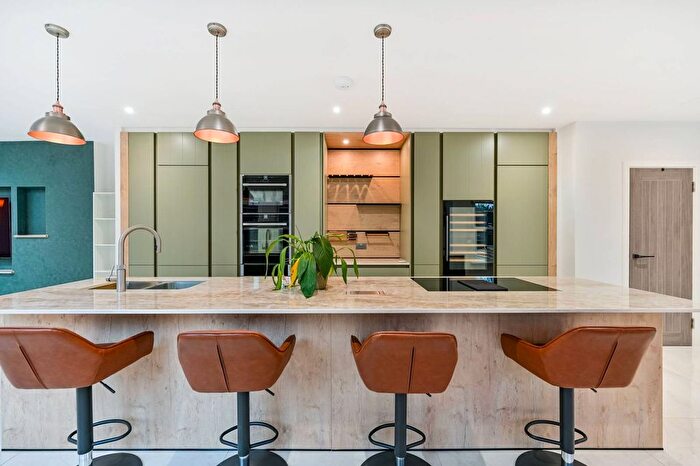 4 Bedroom Terraced House To Rent In Kingston Road, Teddington, TW11