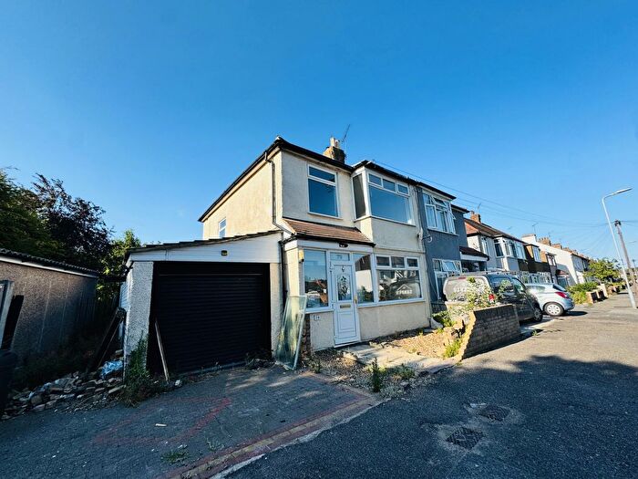 Terraced House To Rent In Rush Green Road, Romford, RM7