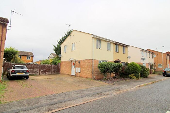 2 Bedroom Semi-Detached House For Sale In Corbridge Drive, Luton, LU2